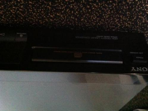in 1 koop  diverse apparatuur en 2 boxen