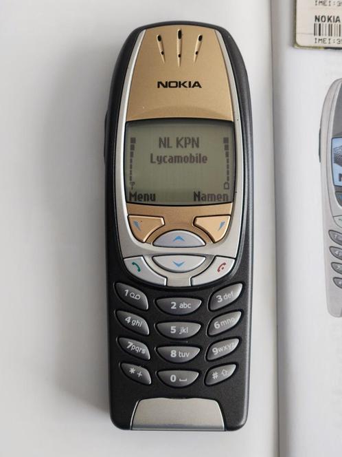 In nieuwstaat Nokia 6310i met adapter en accu. Simlockvrij