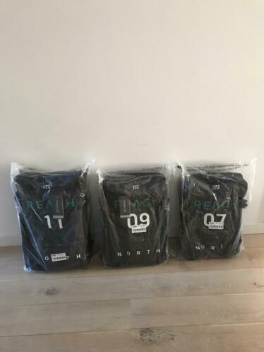 In plastic - North Reach kite set ( 7 9 11 quiver )