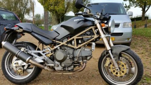 In super staat verkende Ducatie Monster 900 dark edition 
