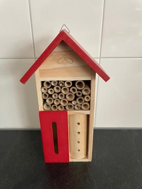 Insectenhotel. Nieuw.