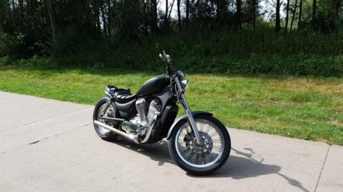 Intruder 750 bj 88. ( Bobber ) TE RUIL 