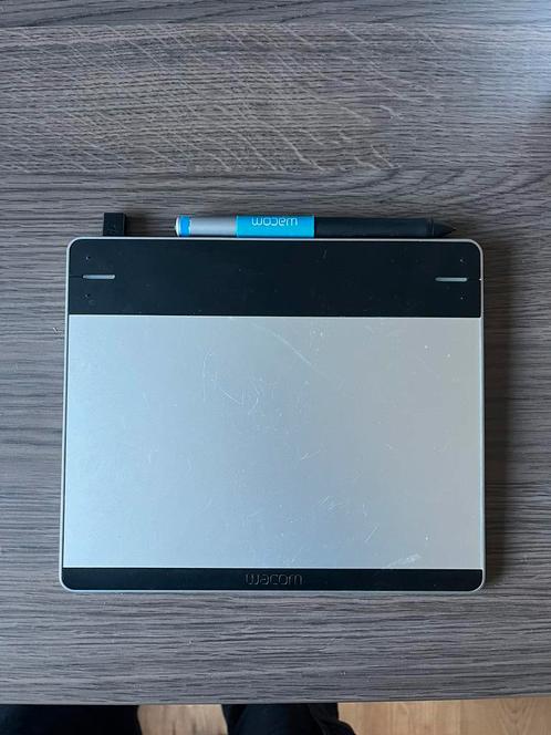 Intuos pen amp touch small