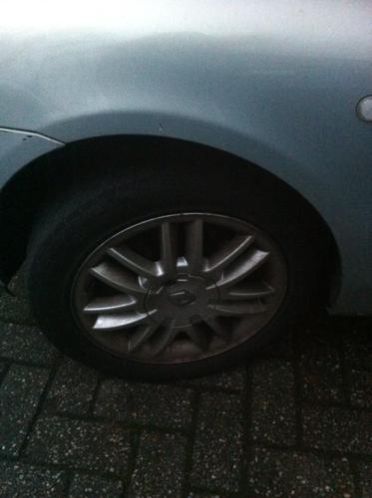 Inutial 15 inch van Renault Clio