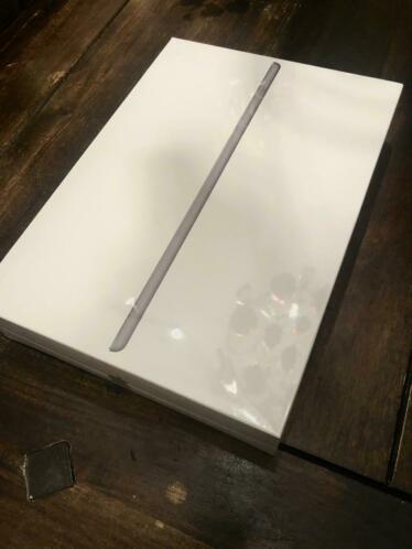 Ipad 128G space gray wifi newest version