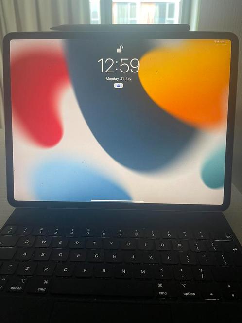 IPad 12.9 pro, white, with keyboard and Apple Pencil