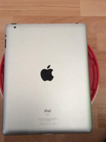 iPad 2 16 gb met Bluetooth toetsenbord en 2 hoezen
