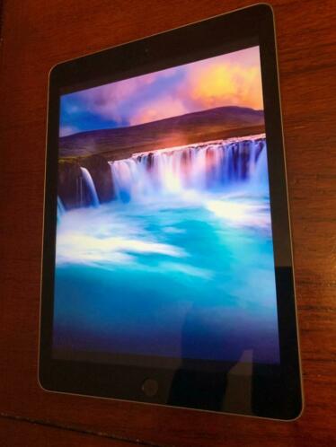 Ipad 2017 (5th generation) wifi 32gb in goede staat