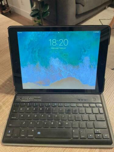 iPad 2017 9,7034 space grey 32GB  bluetooth keyboard cover