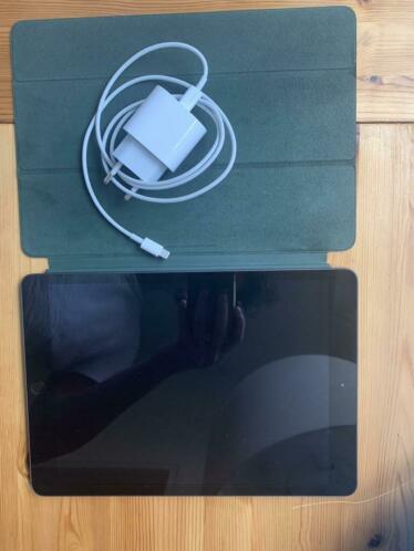 Ipad 2020 32gb met lader en beschermkapje