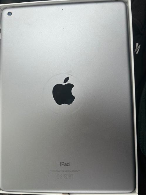 iPad 32 GB 2018 weinig gebruikt met originele doos