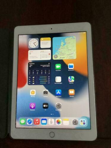 Ipad 32 GB (6th Generation) zilver met glasschade