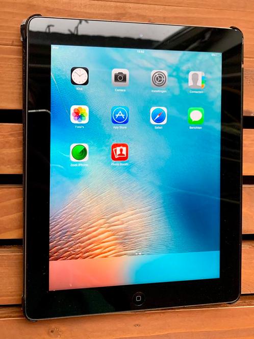 iPad 4 Apple wifi tablet Retina display