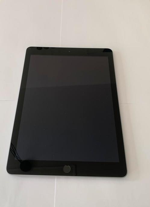 iPad 5 (2017)  9.7  Grijs   Gratis zwarte hoes