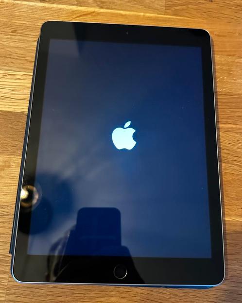 iPad 5th Generation (32 GB, WiFi)