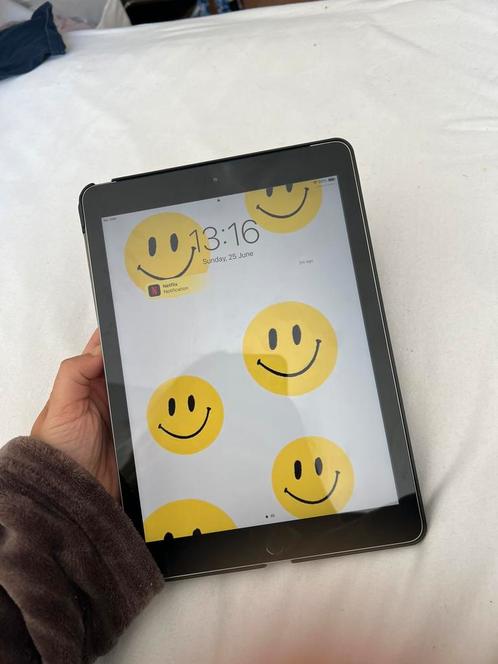iPad 6 generatie met bluetooth keyboard en apple pen