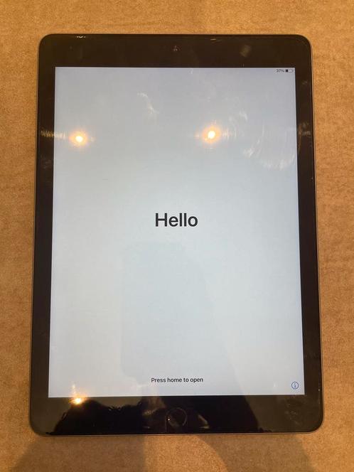 iPad 6e generatie (2018) 32GB spacegray met clearplex