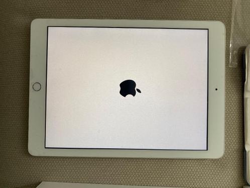 iPad 9.7 (2017) 32GB WiFi Silver (witte voorkant)