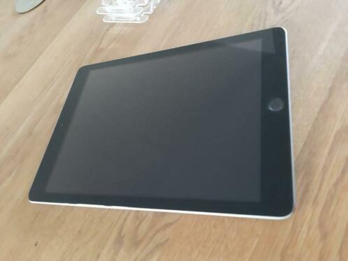 iPad 9.7034 32GB Wifi Space grey 6e gen. 2019 incl. Zagg case