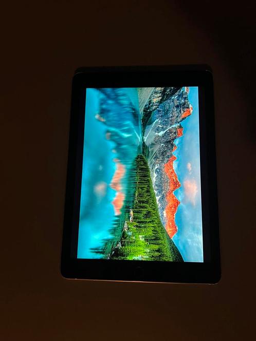iPad Air 2 heel netjes. (64Gb  hoesje blauw)