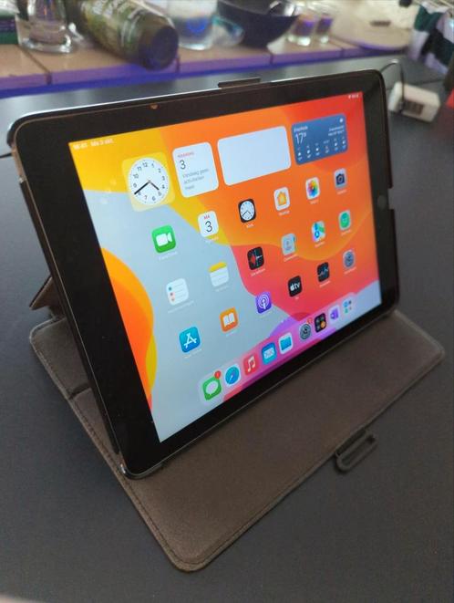 iPad Air 2 met toebehoren en stylus