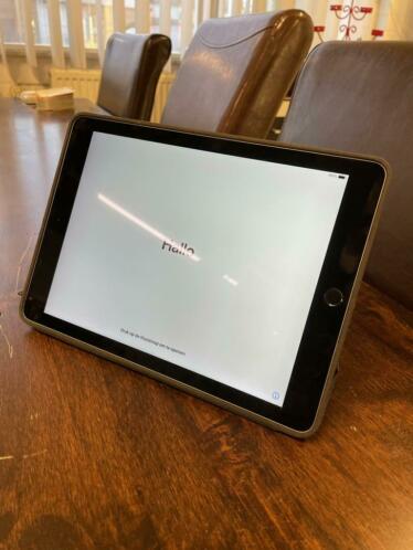 iPad Air 2 WiFi 64GB Grijs  Zwarte Smart Cover