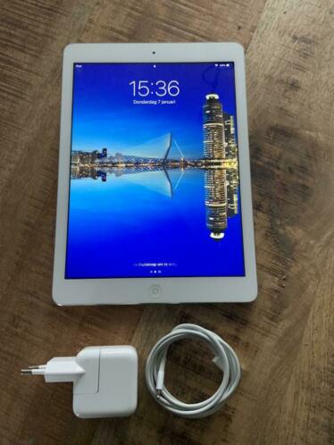 iPad Air 32gb (oplader  doos).