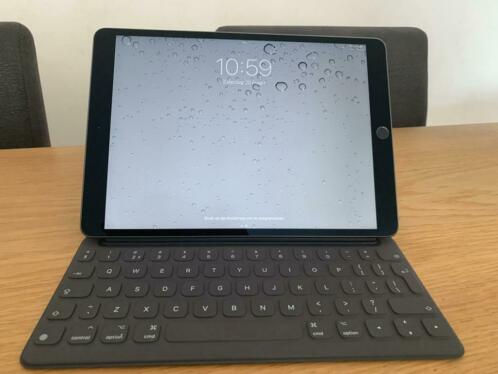 IPad Air derde generatie met Smart Cover met toetsenbord