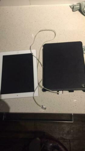 iPad generatie 2oplader en hoesje