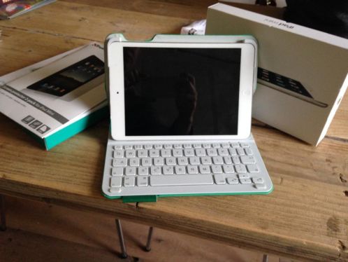 iPad Mini 16 GB (met hoesje en toetsenbord)