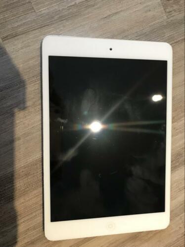 iPad mini 2 16gb kras vrij batterij werkt prima