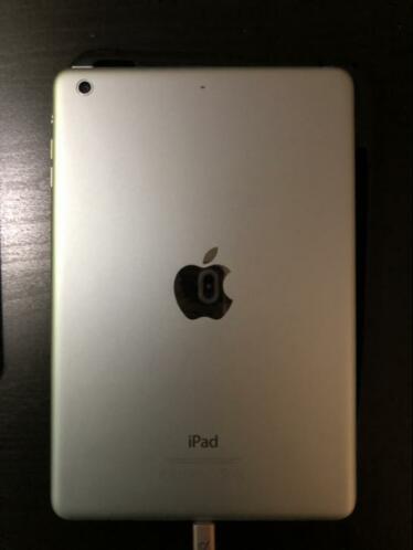 iPad mini 2 zilver met case