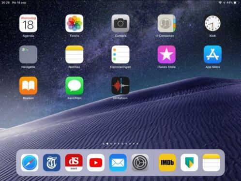 iPad mini 4 64 gb WiFi, 4g cellular. Streep rechts in beeld.