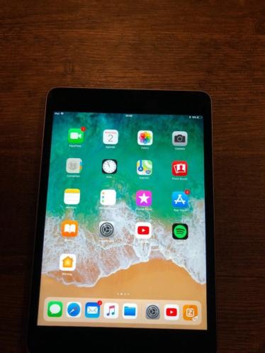 iPad mini 4 - 64GB - Incl smart cover amp case