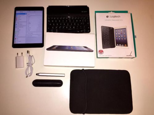 iPad Mini 64GB amp Logitech Bluetooth Keyboard amp Hoes amp Pen