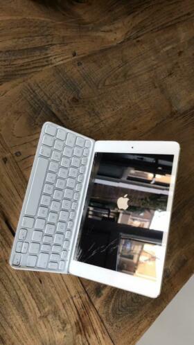 iPad Mini met Logitech toetsenbord - pinksterweekend ophalen