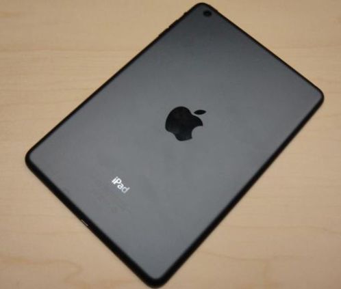 iPad mini zwart 16GB jaar oud met nieuwe ipad cover