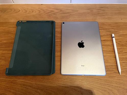 IPad Pro 10.5 inch  apple pencil and case