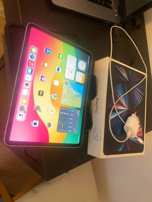 IPad Pro 128gb 3rd gen, perfect condition with Targus case