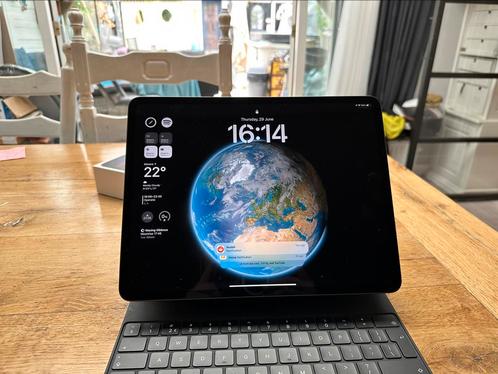 iPad Pro 12,9 2021 M1 256gb met Magic Keyboard en Paperlike