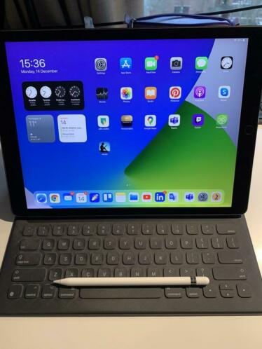 IPad Pro 12.9 256GB  Apple Pencil  Smart Keyboard