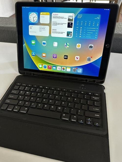 iPad Pro 12.9 Inch (1st Gen) - 128GB - Silver - 2 Keyboard