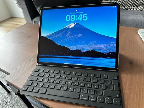 iPad Pro 12.9 inch 2020 with Apple Keyboard cover