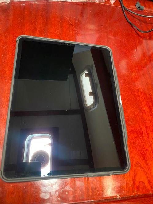 iPad Pro 12.9 inch 2022 met Zugu Case, Apple Pencil en bon