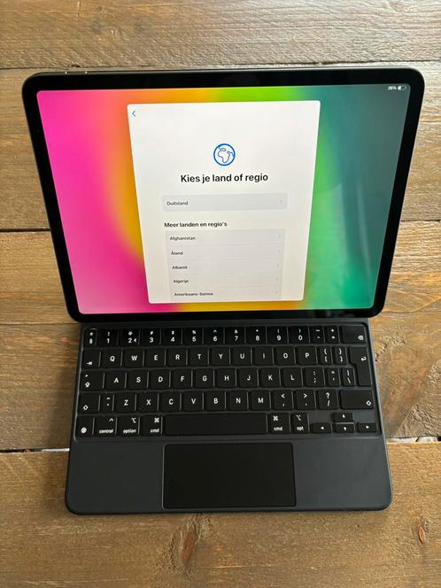 iPad Pro (2e gen, 256gb, 11)  Magic Keyboard  als nieuw