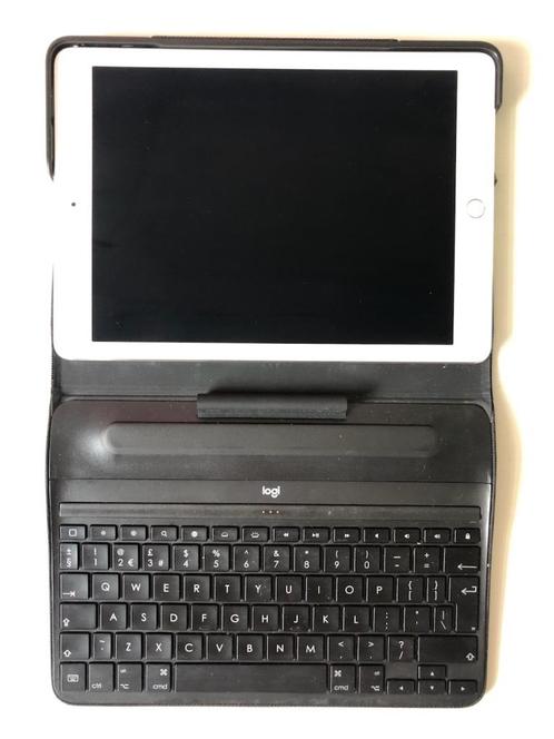 iPad Pro 32 GB, inclusief hoesje met toetsenbord