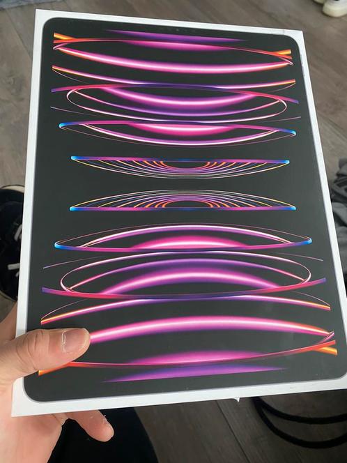 iPad Pro 512 WiFi en cellular en magic toetsenbord