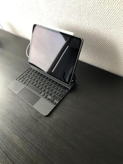 iPad Pro M2 (11 inch) - 128GB  Keyboard  Pencil
