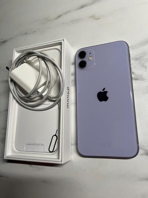 iPhone 11 met hoesjes 64GB paars lila