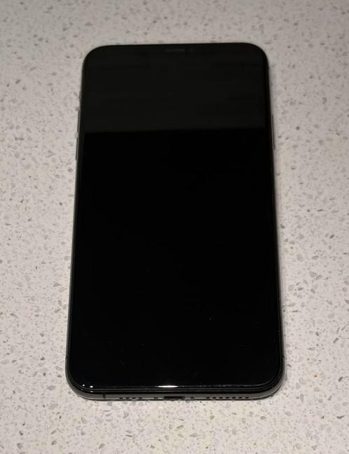 iPhone 11 Pro Max - Zwart - 64 GB  soSkild hoesje